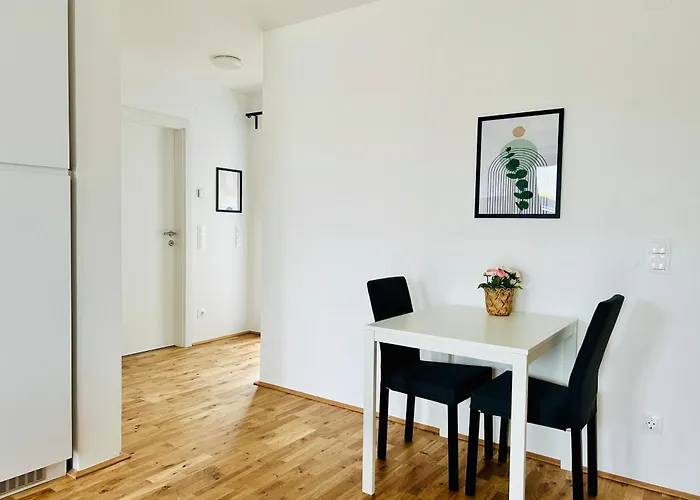 Modern With Balcony & Free Parking - Nearby Metro דירה *