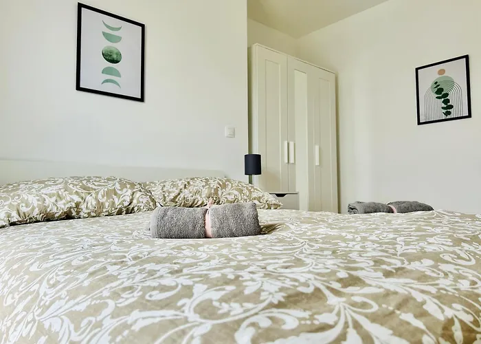 דירה Modern With Balcony & Free Parking - Nearby Metro *