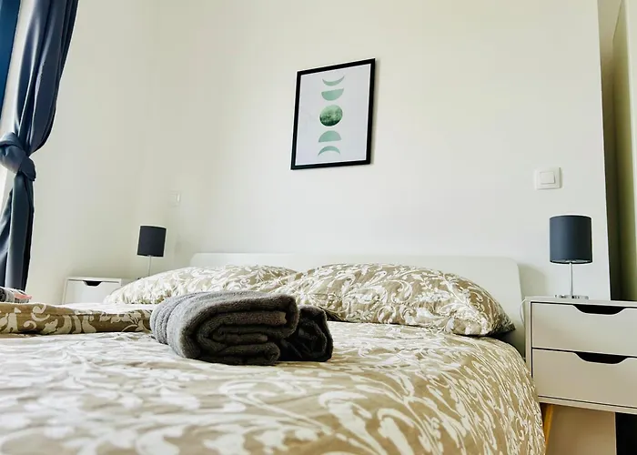 Modern With Balcony & Free Parking - Nearby Metro * וינה