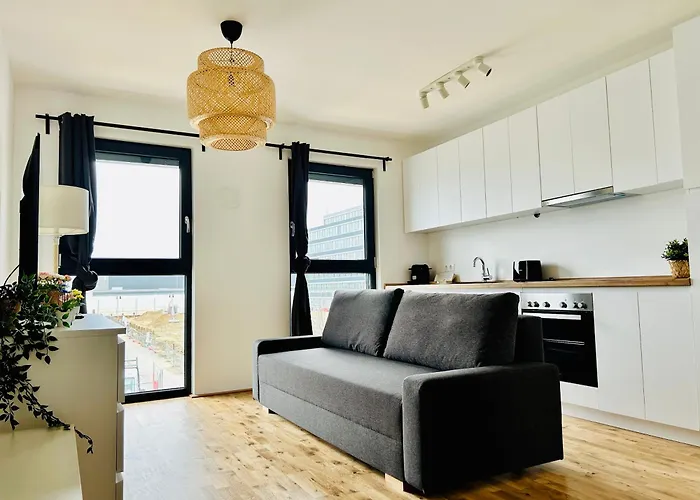 Modern With Balcony & Free Parking - Nearby Metro *