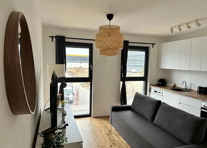 Modern With Balcony & Free Parking - Nearby Metro