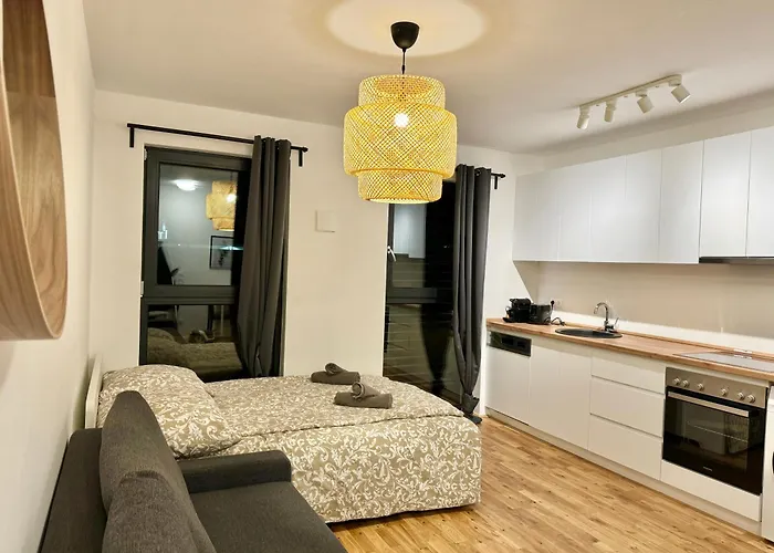 Modern With Balcony & Free Parking - Nearby Metro דירה וינה