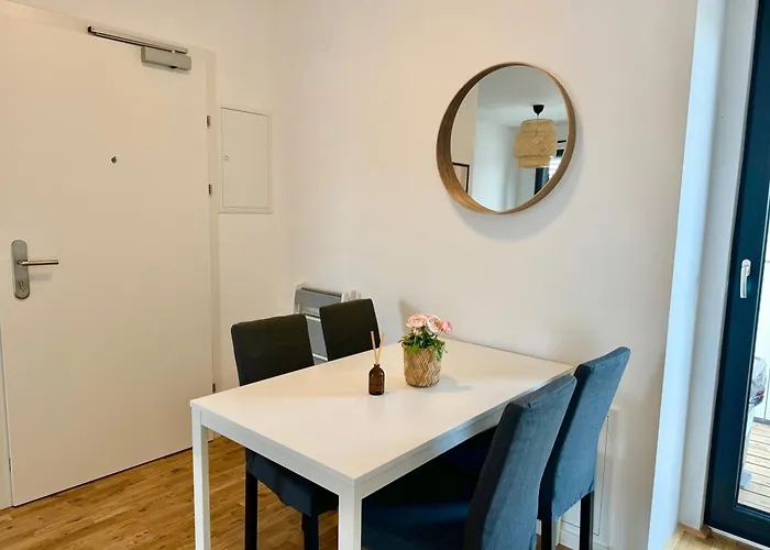 Modern With Balcony & Free Parking - Nearby Metro *