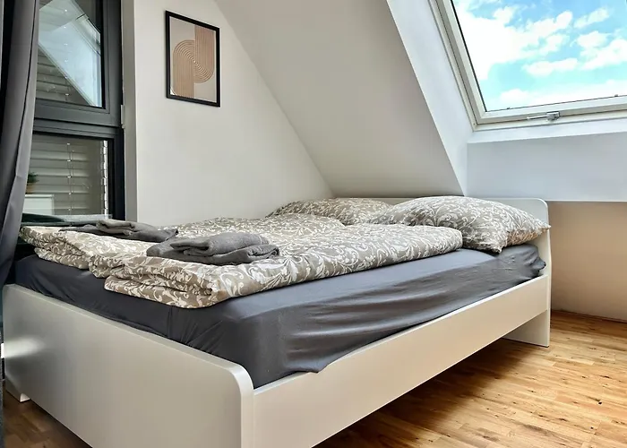 Modern With Balcony & Free Parking - Nearby Metro דירה וינה