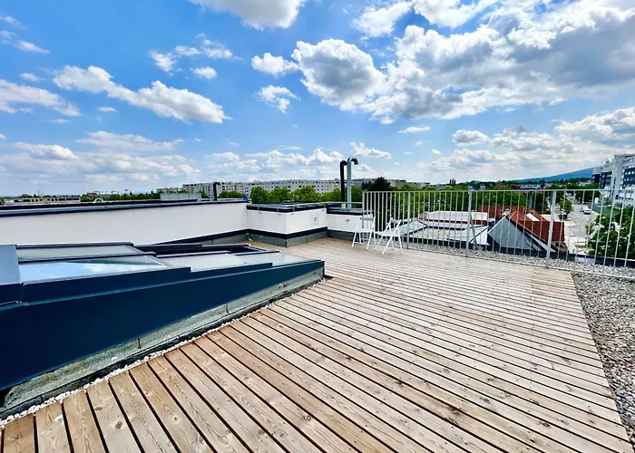 Modern With Balcony & Free Parking - Nearby Metro דירה *
